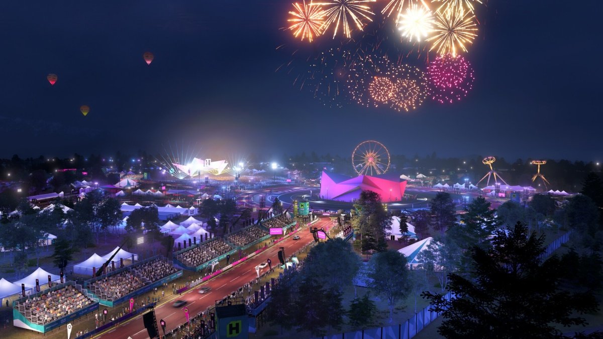Festival de Forza Horizon 6 à noite, com fogos de artifício, roda-gigante e pista iluminada cercada de público